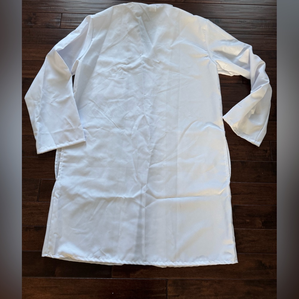 🎃White Button-Up Lab Coat - Picture 2 of 5